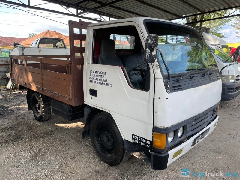 1993 Mitsubishi canter guts 1ton lorry cargo 2,500kg in Johor Manual ...