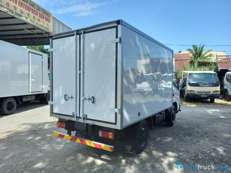 2015 Hino WU600R Fiber Box 11' 4,800kg in Selangor Manual for RM66,500 ...