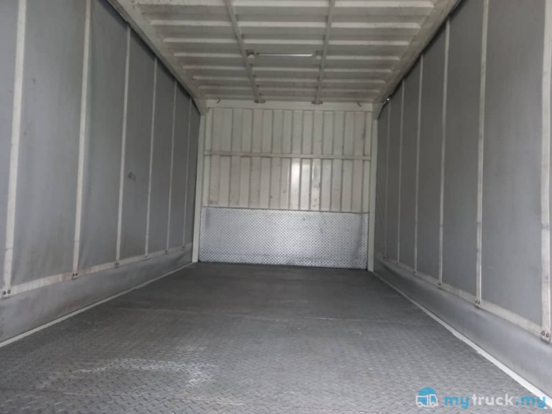 2017 Hino XZU720R Corrugated Box With Curtain Sider 17' 7,500kg in ...