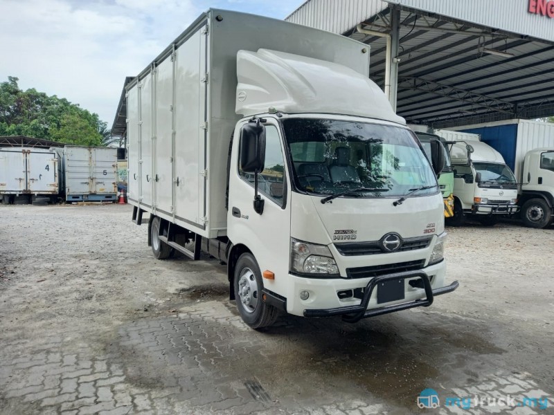 2017 Hino XZU720R Alu Box (RHS & LHS Fully Open) 17' 5,000kg in ...