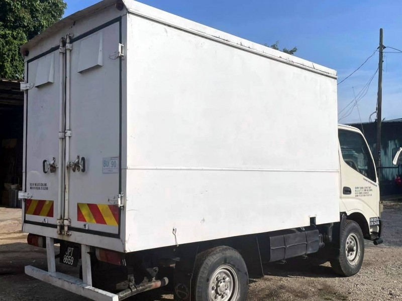 2013 Hino WU302R-HKMLHD3 5,000kg in Johor Manual for RM47,000 - mytruck.my