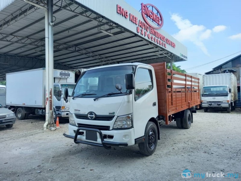 2017 Hino WU720R Kargo Am 17' Low Mileage!!! Promotion !!! 7,500kg in ...