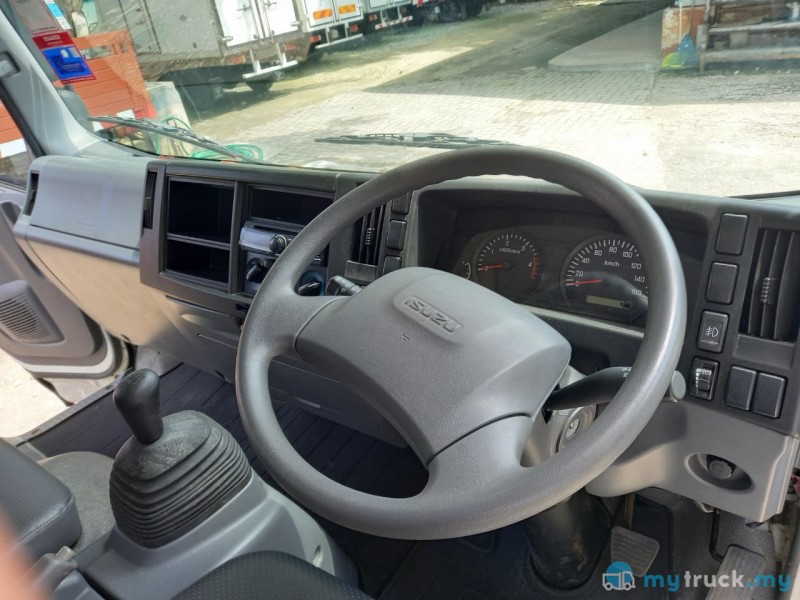 2018 Isuzu NPR81UKH-C (UBS) Fiber Box 21' (2 LHS Doors) 7,500kg in ...