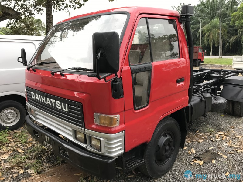 1987 Daihatsu V99HV 4,500kg in Johor Manual for RM26,000 - mytruck.my