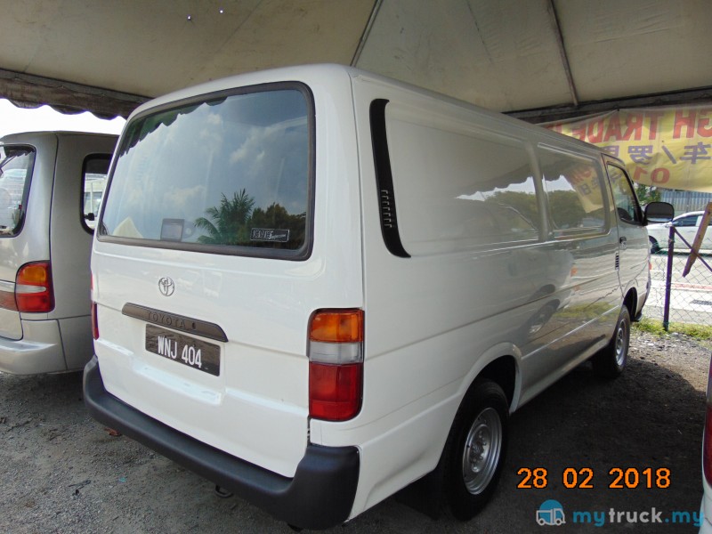 Toyota hiace 2005