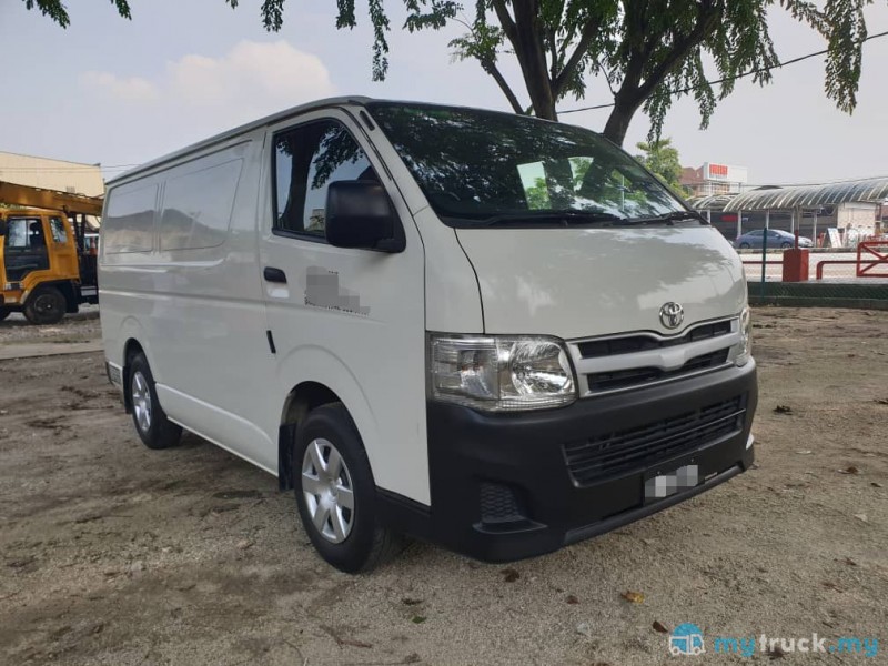 Toyota hiace 2012