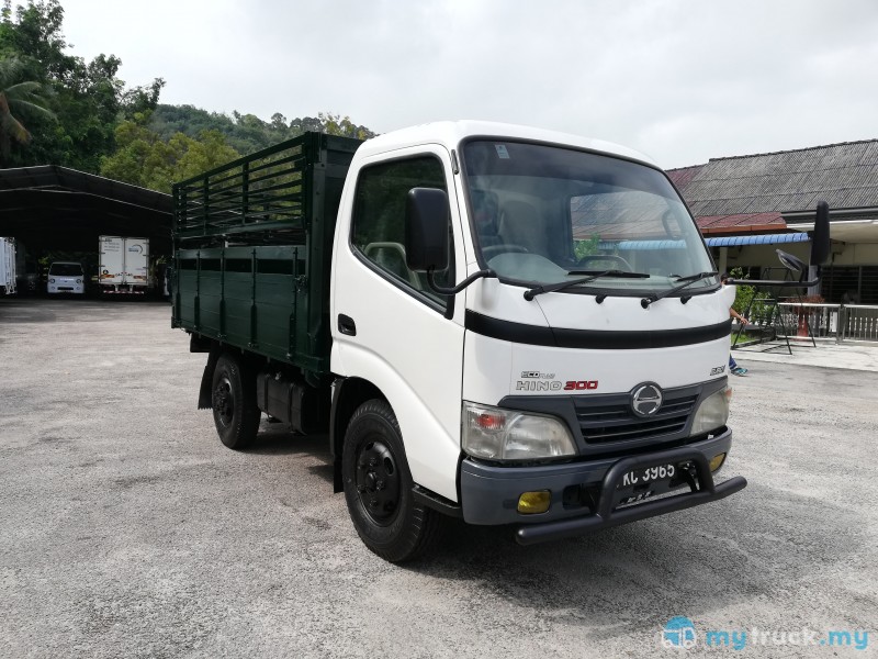 20111 Hino WU300R 4,800kg in Penang Manual for RM45,000 - mytruck.my