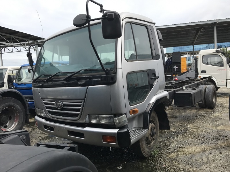 Nissan ud truck parts