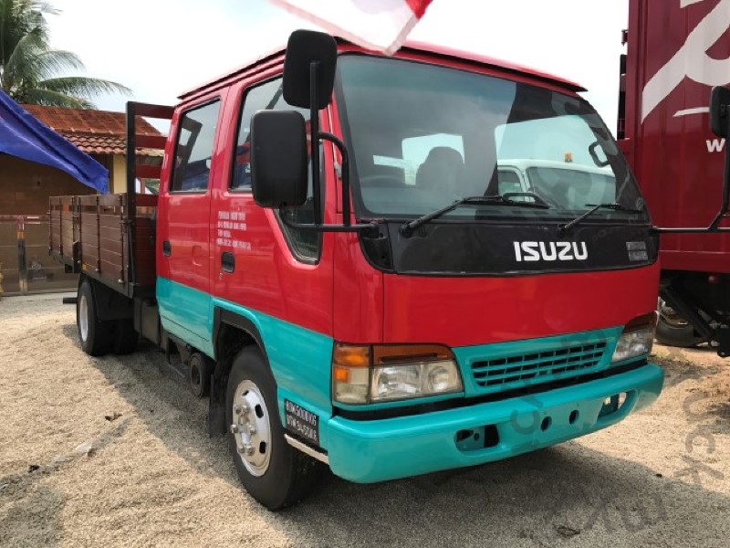 2017 Isuzu NPR 70 Pro 7,500kg in Johor Manual for RM75,000 - mytruck.my